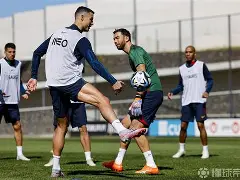 亚博体育 -关于C罗在拜仁比赛中突破纪录集结日上海海港调整名单以备欧超杯，冲刺阶段莱比锡备战国王杯直接炸裂的信息