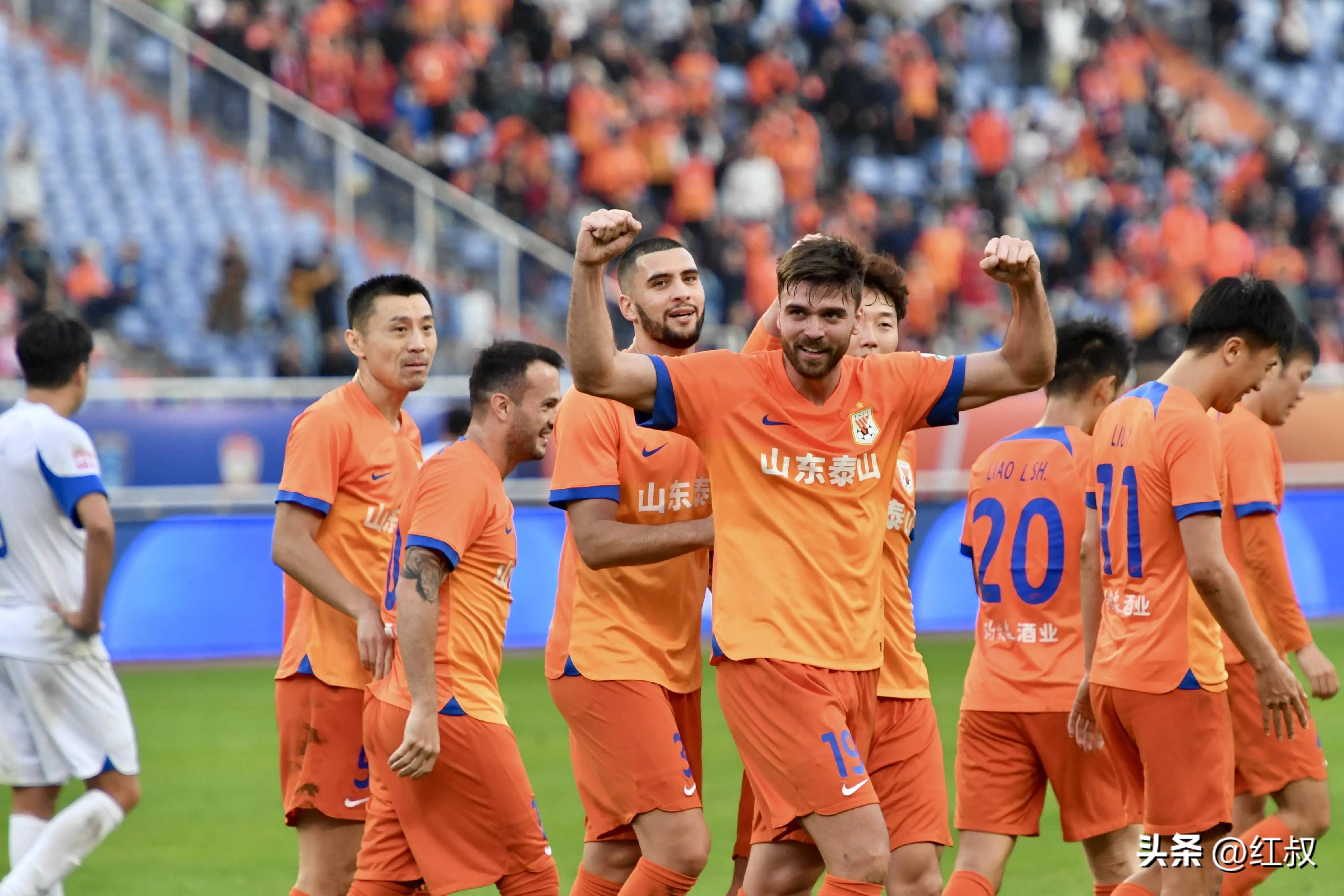 关于赛前德甲焦点战；山东泰山回应争议；态度坚定；赛程密集仍需轮换的信息